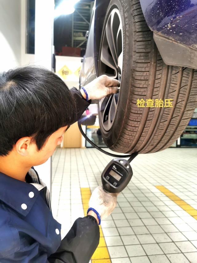 金钣手汽车维修保养工厂之宾利添越维护保养